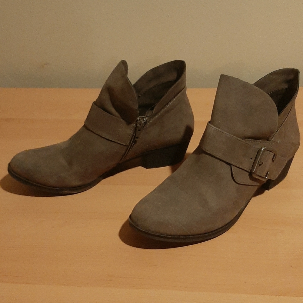Ankle Cowboy style boots